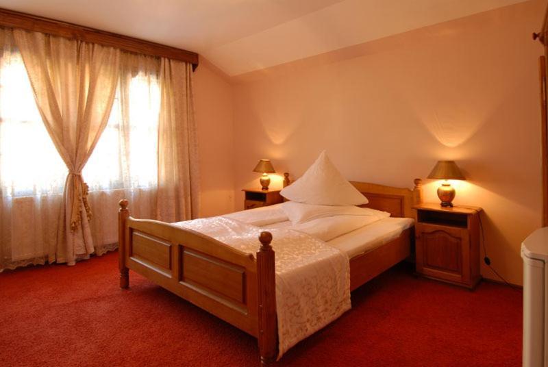 Villa Hera Baile Herculane Bagian luar foto