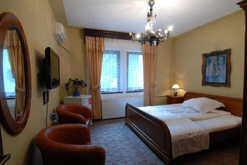 Villa Hera Baile Herculane Bagian luar foto